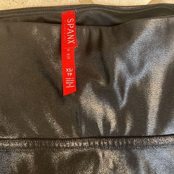 Spanx leggings like new - Picture 3 of 4